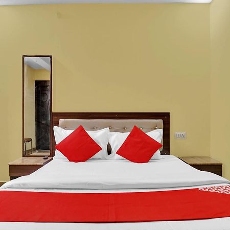 Capital O Royal Inn Near Laskar Gwalior Extérieur photo