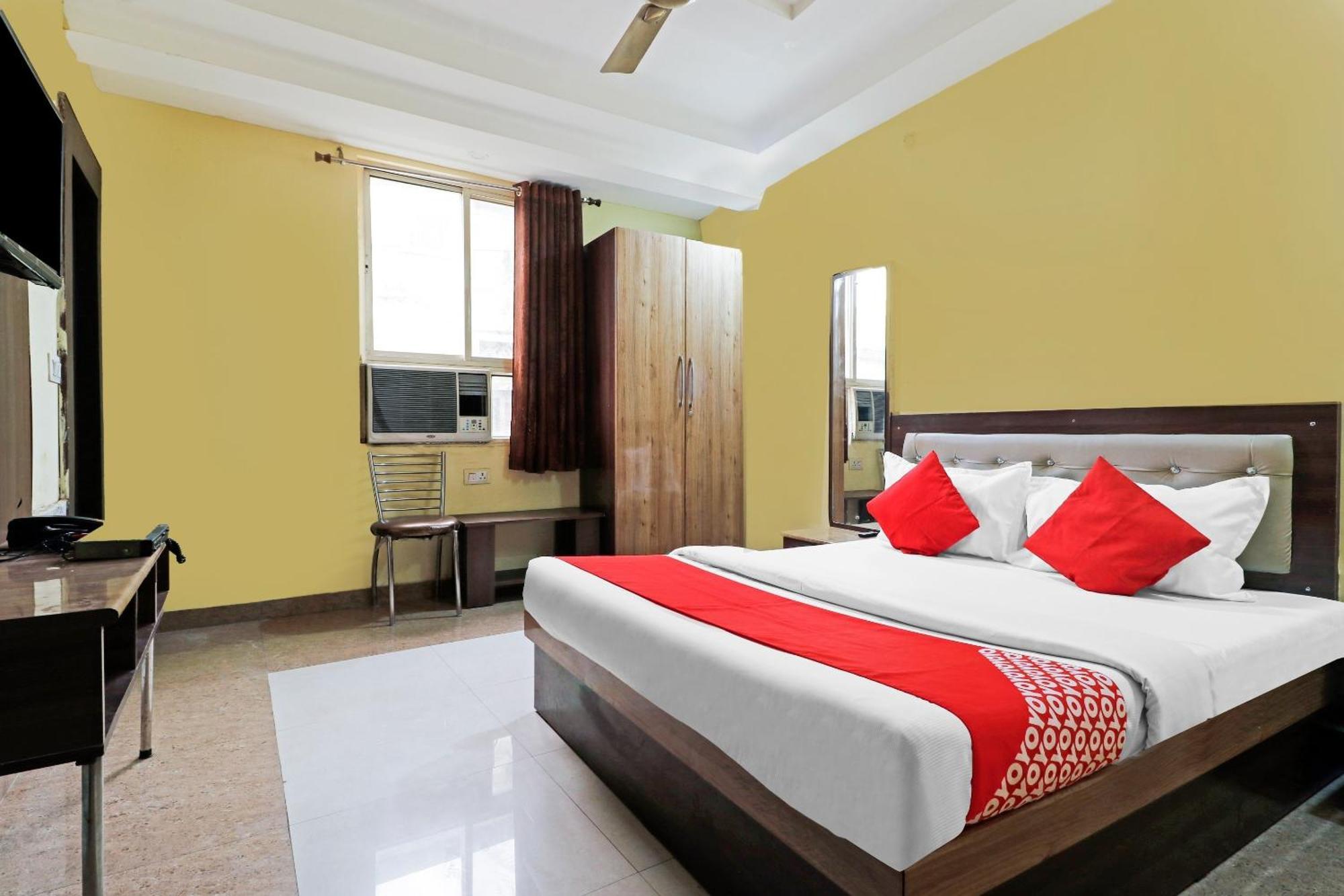 Capital O Royal Inn Near Laskar Gwalior Extérieur photo