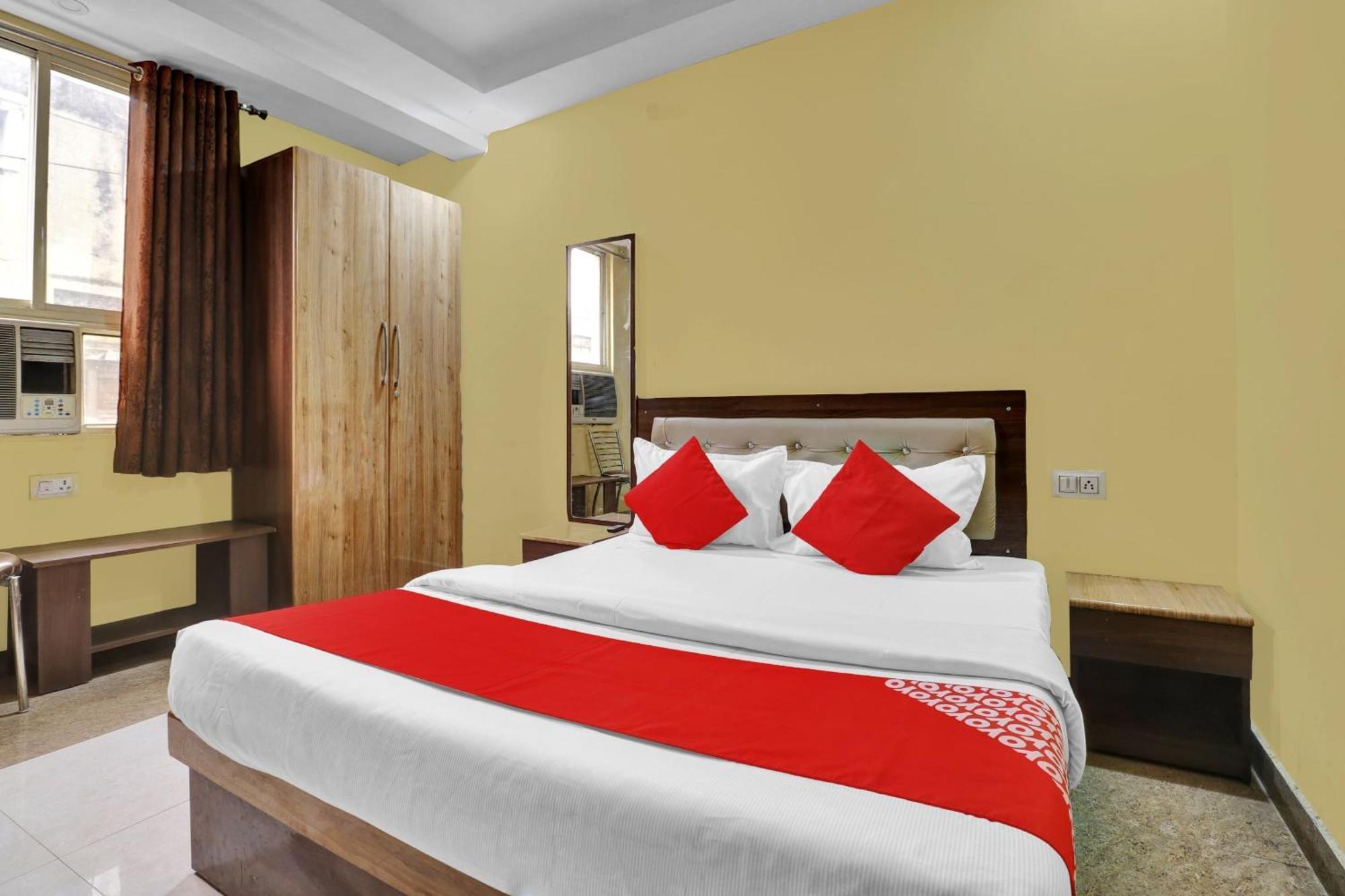 Capital O Royal Inn Near Laskar Gwalior Extérieur photo