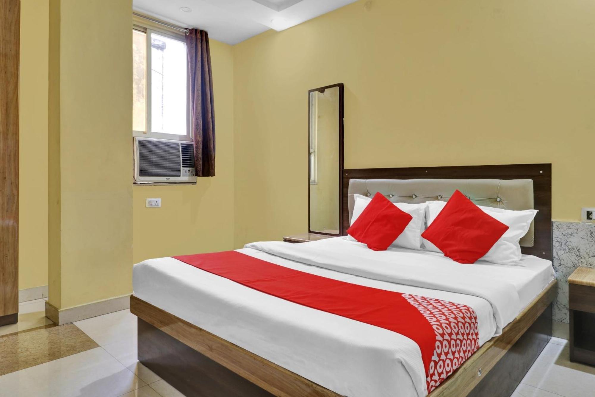 Capital O Royal Inn Near Laskar Gwalior Extérieur photo