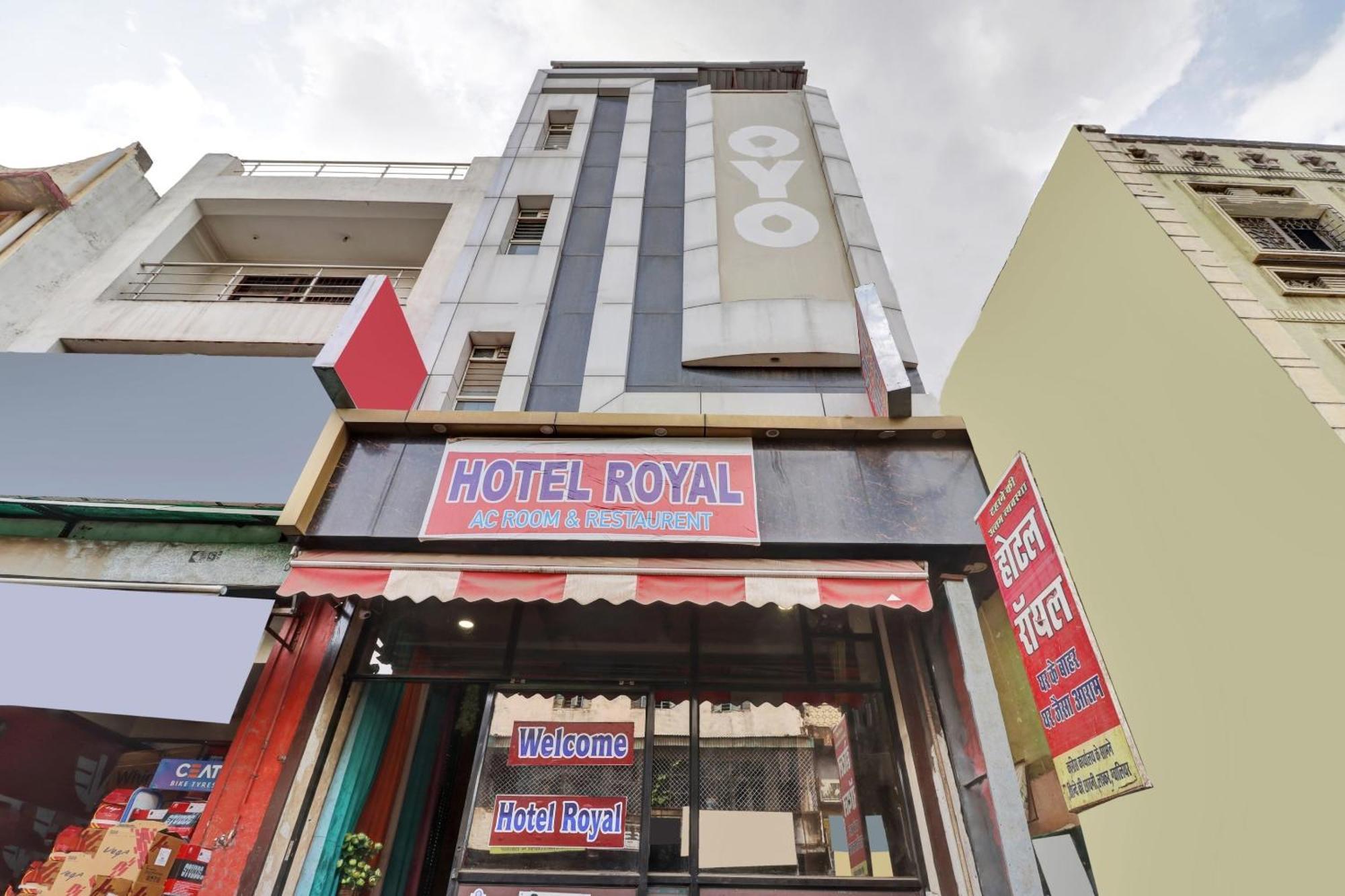 Capital O Royal Inn Near Laskar Gwalior Extérieur photo