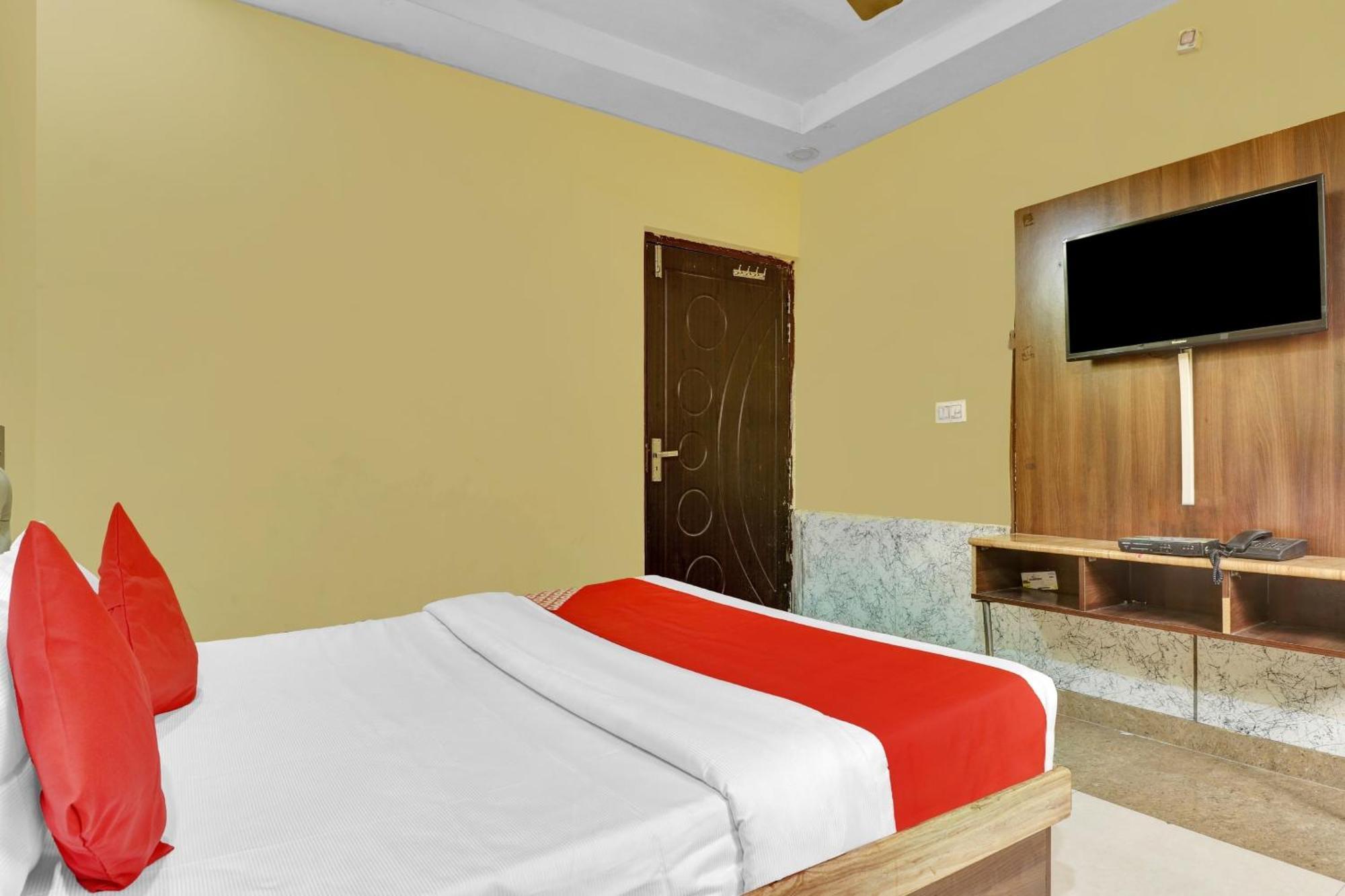 Capital O Royal Inn Near Laskar Gwalior Extérieur photo