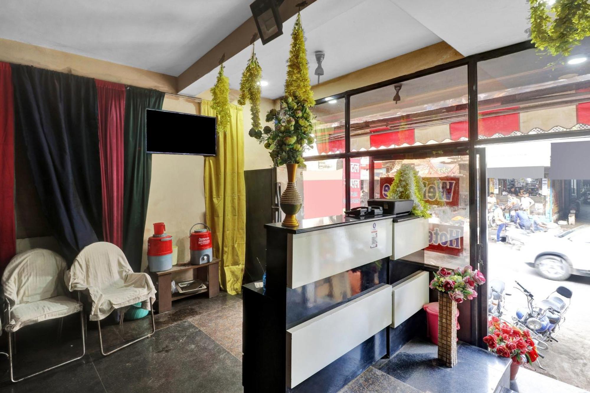 Capital O Royal Inn Near Laskar Gwalior Extérieur photo