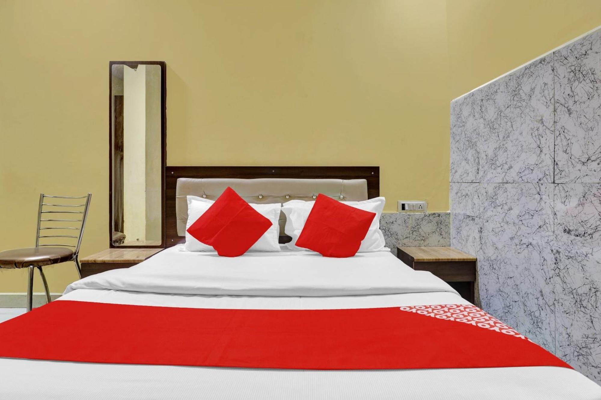 Capital O Royal Inn Near Laskar Gwalior Extérieur photo